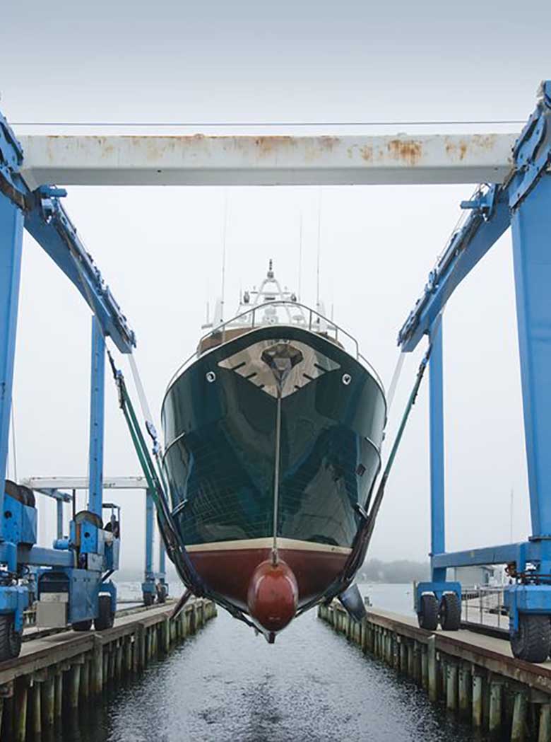 boat-lift-facilities-within-a-marina